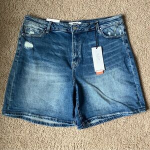 Mica Women’s Super High Rise Distressed Denim Mom Shorts NWT